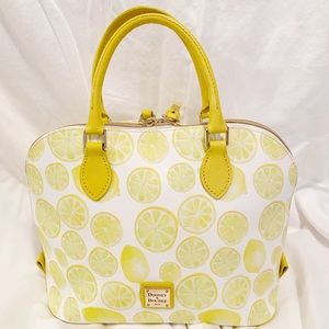 Gorgeous Dooney and Bourke yellow lemon 🍋 purse